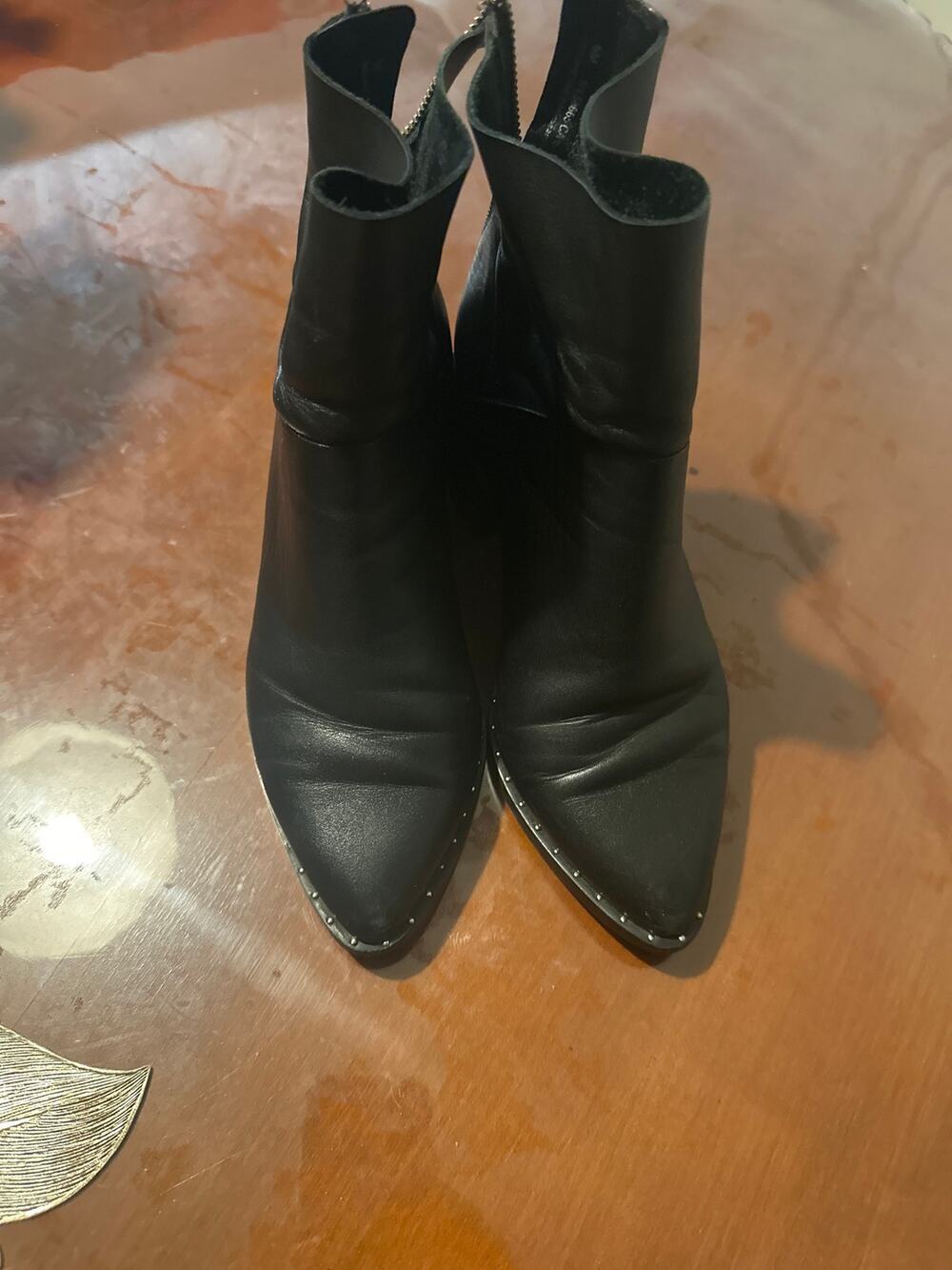 T&B Black Leather Pointed Toe Ankle Booties Size 6